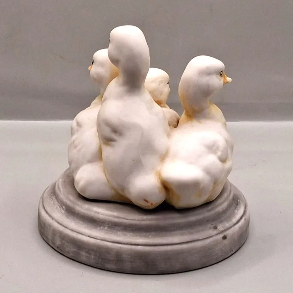 Vintage Ducklings Baby Duck Figurine Sculpture Easter Made in The USA Porcelain - Picture 4 of 5